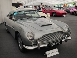 Aston Martin DB4
