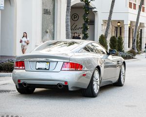 Aston Martin V12 Vanquish