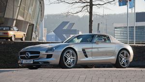 Mercedes-Benz SLS